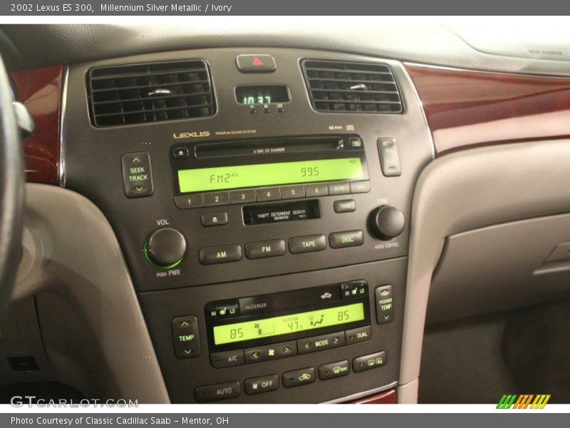 Millennium Silver Metallic / Ivory 2002 Lexus ES 300