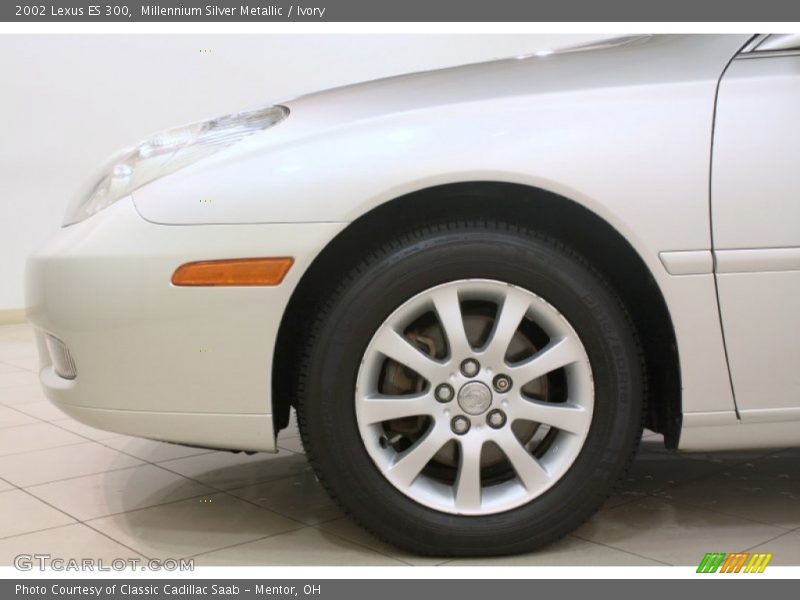 Millennium Silver Metallic / Ivory 2002 Lexus ES 300
