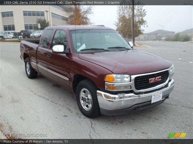 Front 3/4 View of 1999 Sierra 1500 SLE Extended Cab