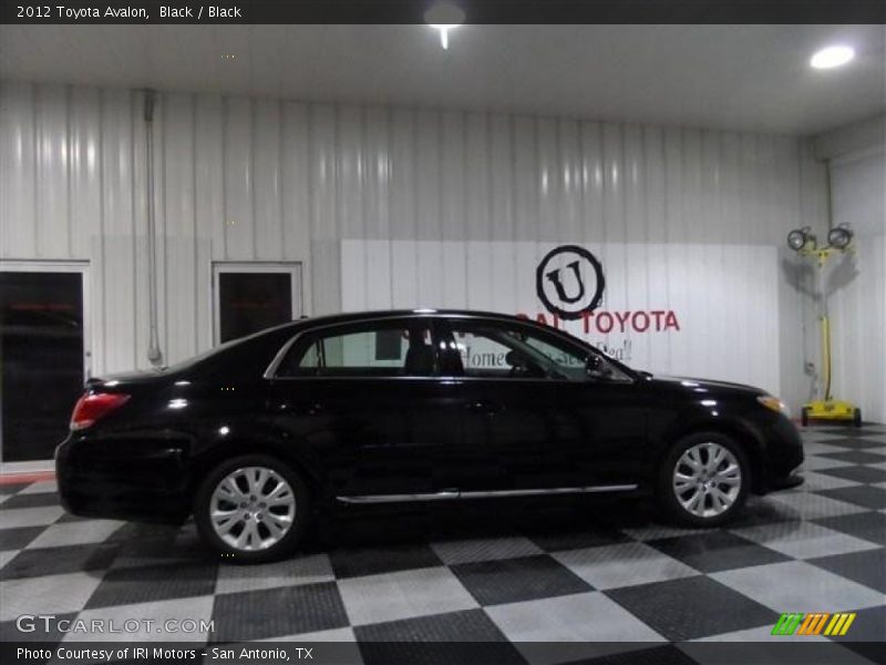 Black / Black 2012 Toyota Avalon