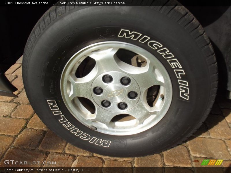 Silver Birch Metallic / Gray/Dark Charcoal 2005 Chevrolet Avalanche LT
