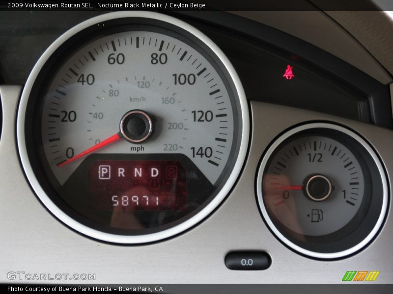 Nocturne Black Metallic / Ceylon Beige 2009 Volkswagen Routan SEL