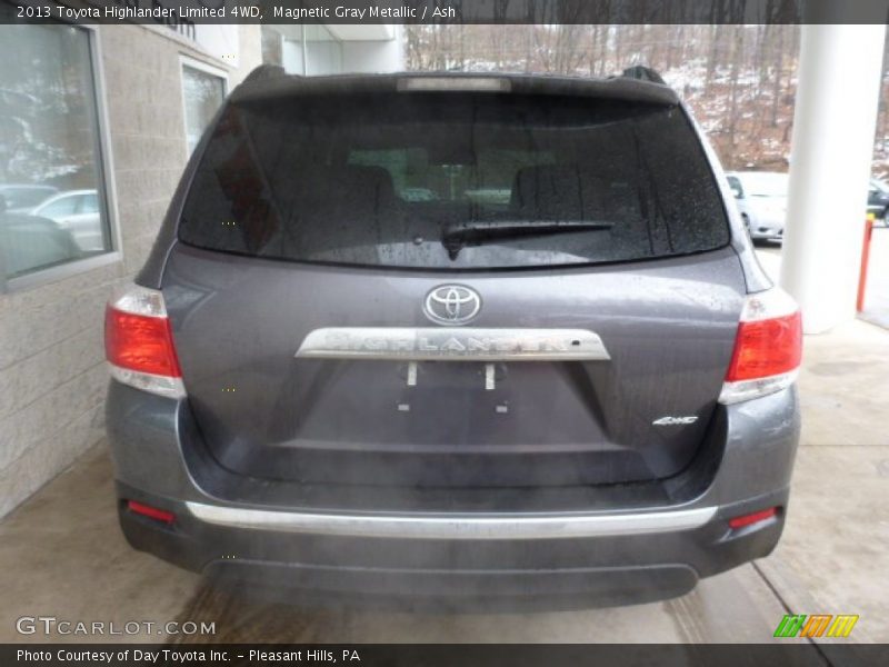 Magnetic Gray Metallic / Ash 2013 Toyota Highlander Limited 4WD
