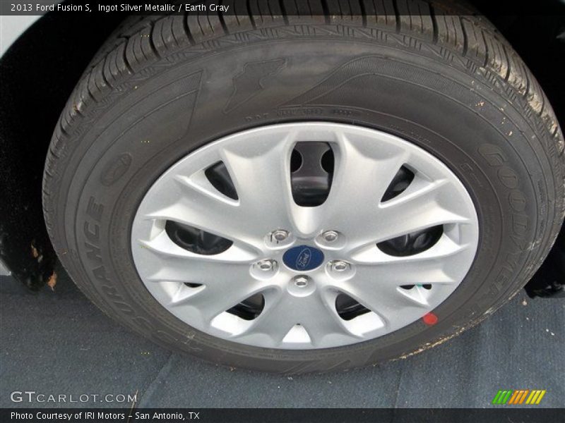 Ingot Silver Metallic / Earth Gray 2013 Ford Fusion S