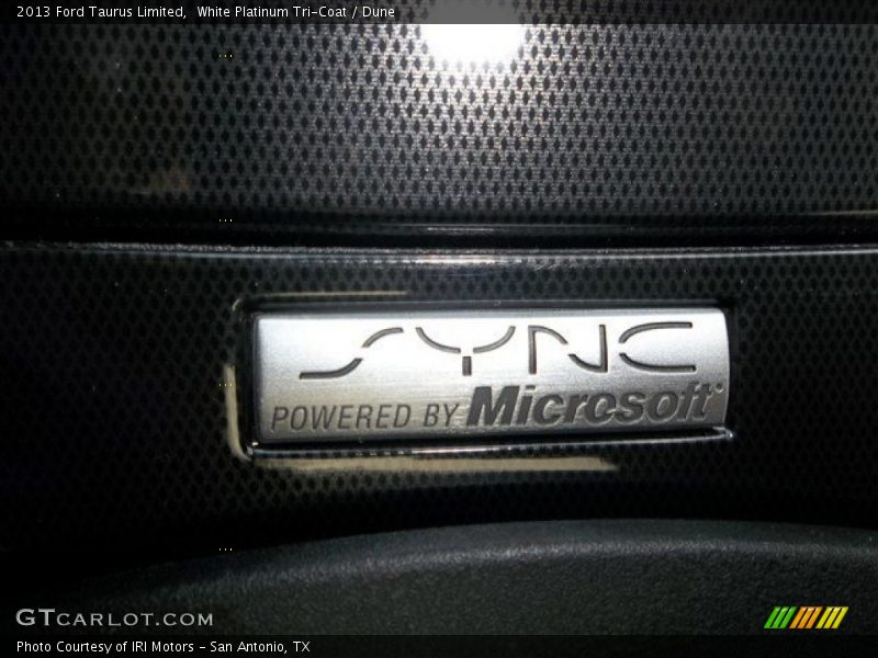 White Platinum Tri-Coat / Dune 2013 Ford Taurus Limited