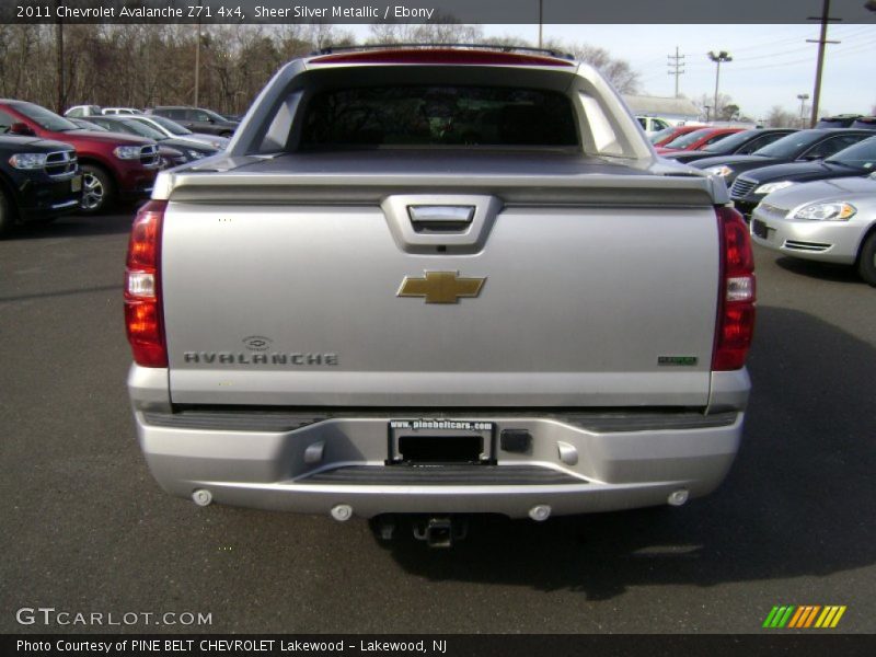 Sheer Silver Metallic / Ebony 2011 Chevrolet Avalanche Z71 4x4