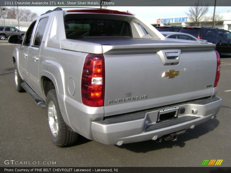 Sheer Silver Metallic / Ebony 2011 Chevrolet Avalanche Z71 4x4