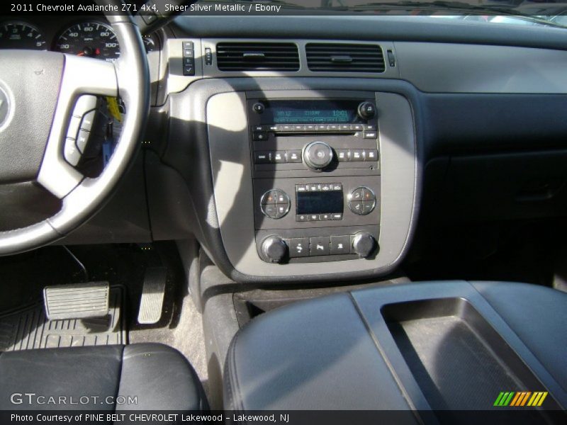 Sheer Silver Metallic / Ebony 2011 Chevrolet Avalanche Z71 4x4
