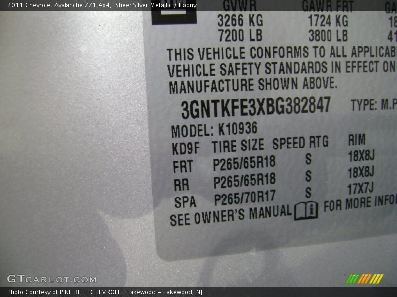 Sheer Silver Metallic / Ebony 2011 Chevrolet Avalanche Z71 4x4