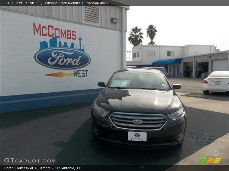 Tuxedo Black Metallic / Charcoal Black 2013 Ford Taurus SEL