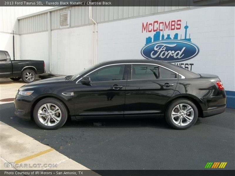 Tuxedo Black Metallic / Charcoal Black 2013 Ford Taurus SEL