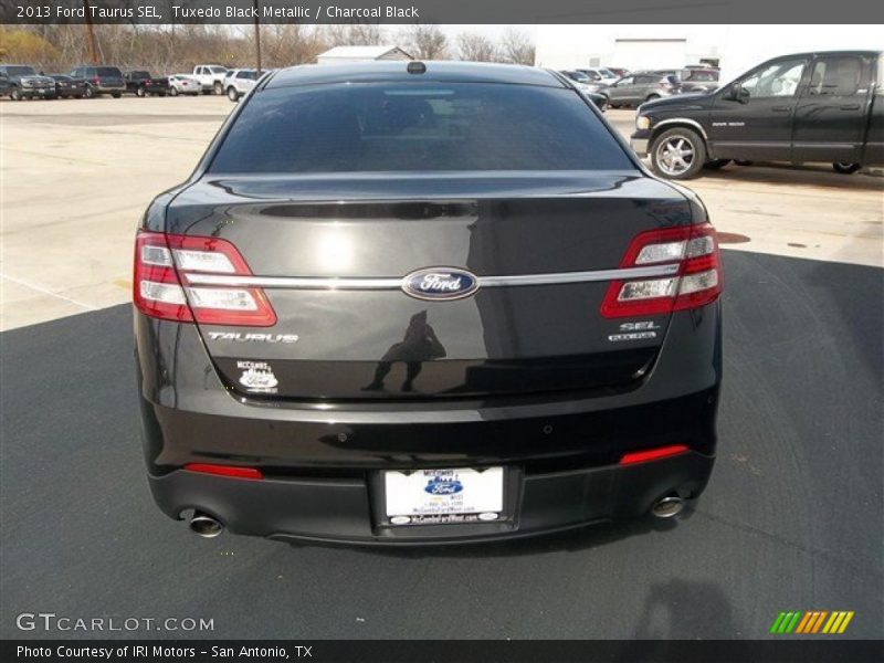 Tuxedo Black Metallic / Charcoal Black 2013 Ford Taurus SEL