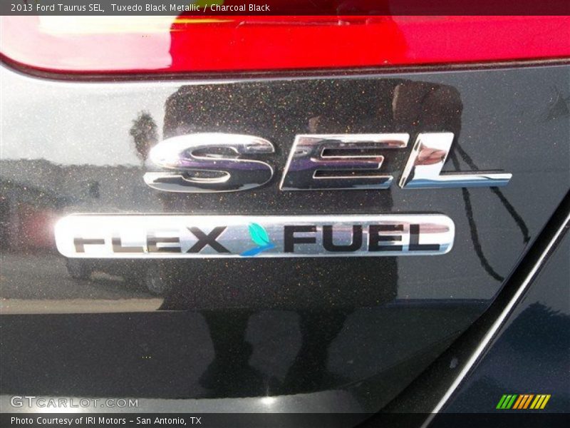 Tuxedo Black Metallic / Charcoal Black 2013 Ford Taurus SEL