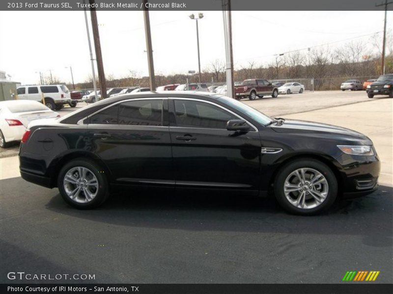 Tuxedo Black Metallic / Charcoal Black 2013 Ford Taurus SEL