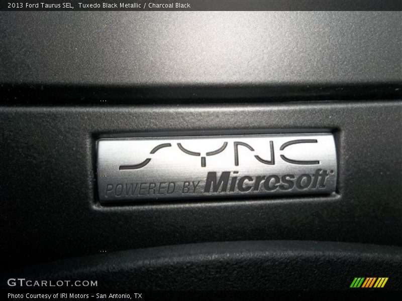 Tuxedo Black Metallic / Charcoal Black 2013 Ford Taurus SEL
