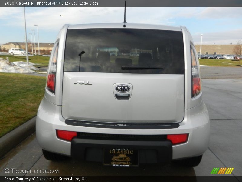 Bright Silver / Black Soul Logo Cloth 2010 Kia Soul +