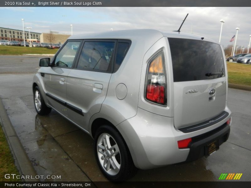 Bright Silver / Black Soul Logo Cloth 2010 Kia Soul +