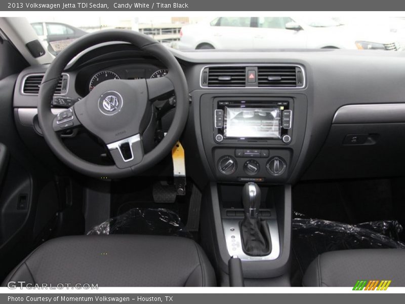 Candy White / Titan Black 2013 Volkswagen Jetta TDI Sedan