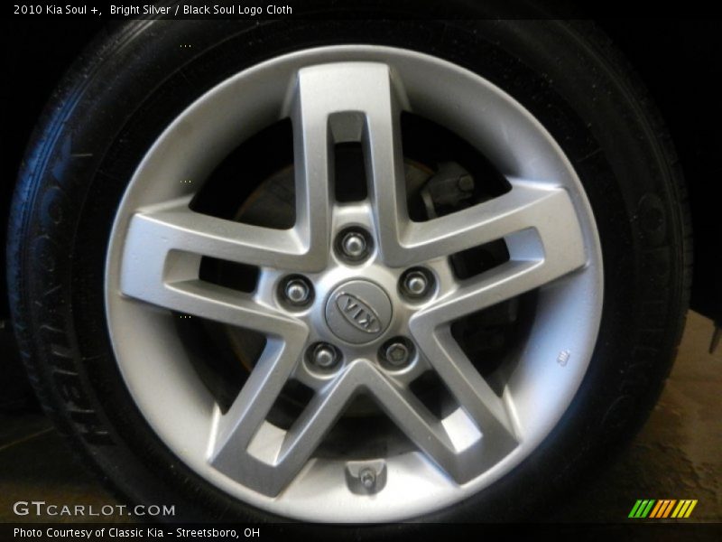 Bright Silver / Black Soul Logo Cloth 2010 Kia Soul +