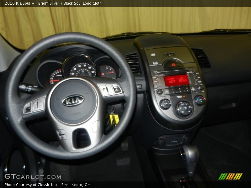 Bright Silver / Black Soul Logo Cloth 2010 Kia Soul +