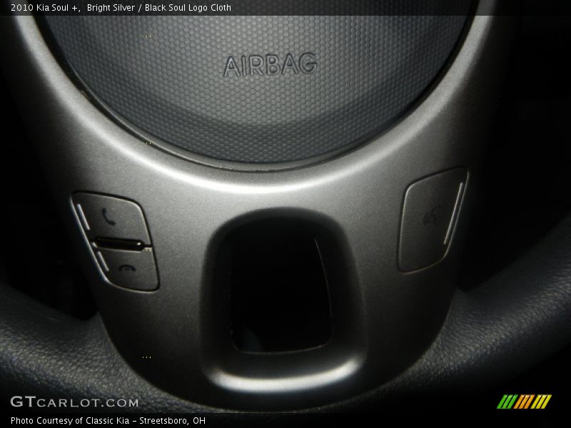 Bright Silver / Black Soul Logo Cloth 2010 Kia Soul +