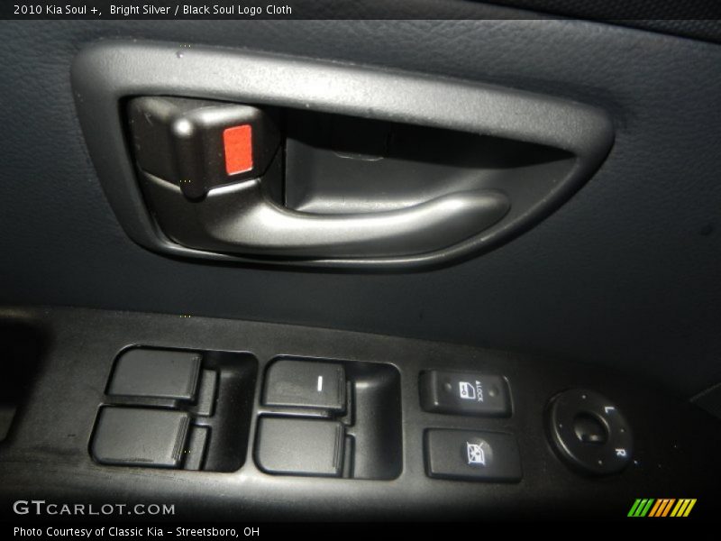 Bright Silver / Black Soul Logo Cloth 2010 Kia Soul +