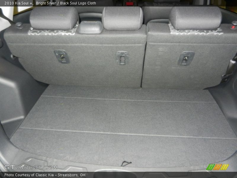 Bright Silver / Black Soul Logo Cloth 2010 Kia Soul +