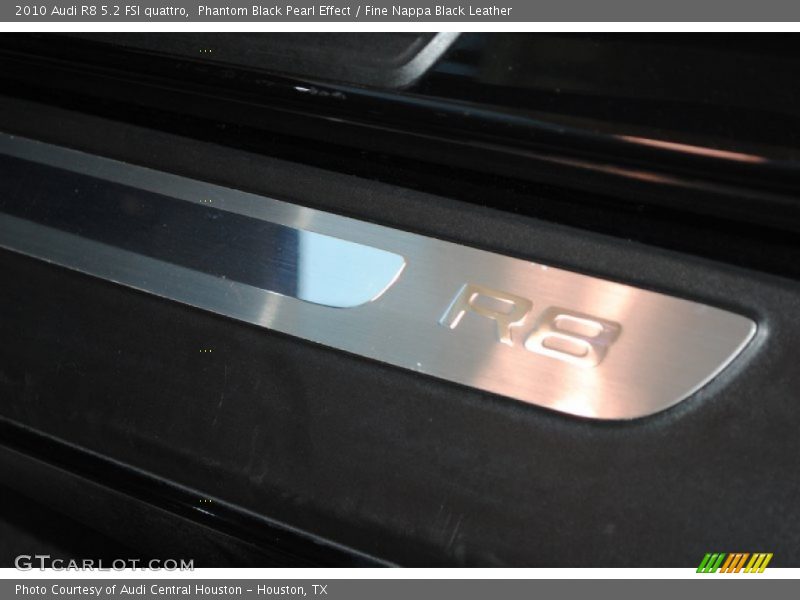 Phantom Black Pearl Effect / Fine Nappa Black Leather 2010 Audi R8 5.2 FSI quattro