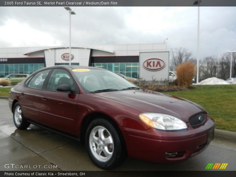 Merlot Pearl Clearcoat / Medium/Dark Flint 2005 Ford Taurus SE