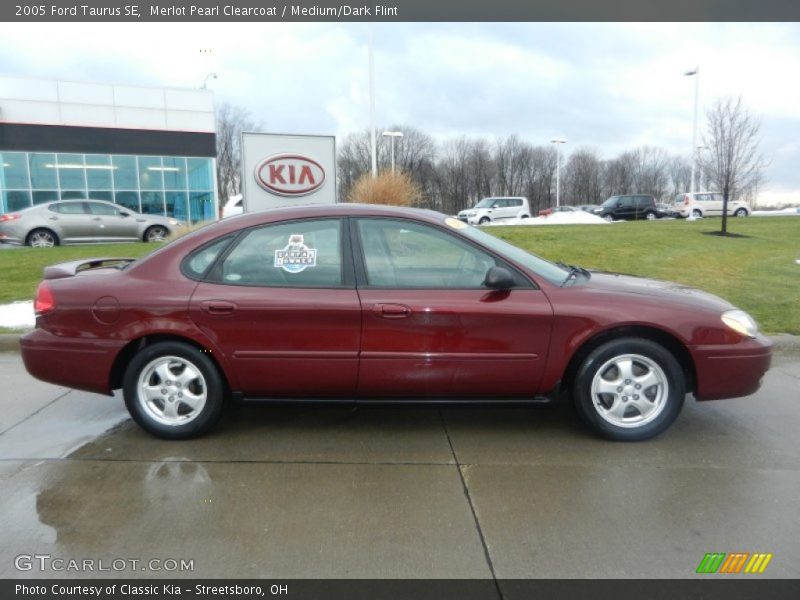 Merlot Pearl Clearcoat / Medium/Dark Flint 2005 Ford Taurus SE