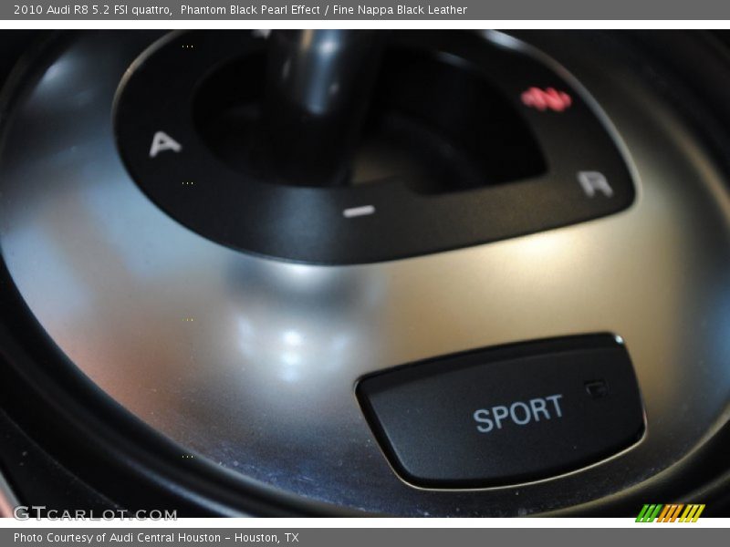Phantom Black Pearl Effect / Fine Nappa Black Leather 2010 Audi R8 5.2 FSI quattro