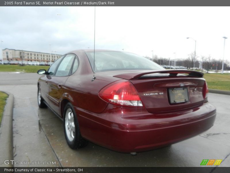 Merlot Pearl Clearcoat / Medium/Dark Flint 2005 Ford Taurus SE