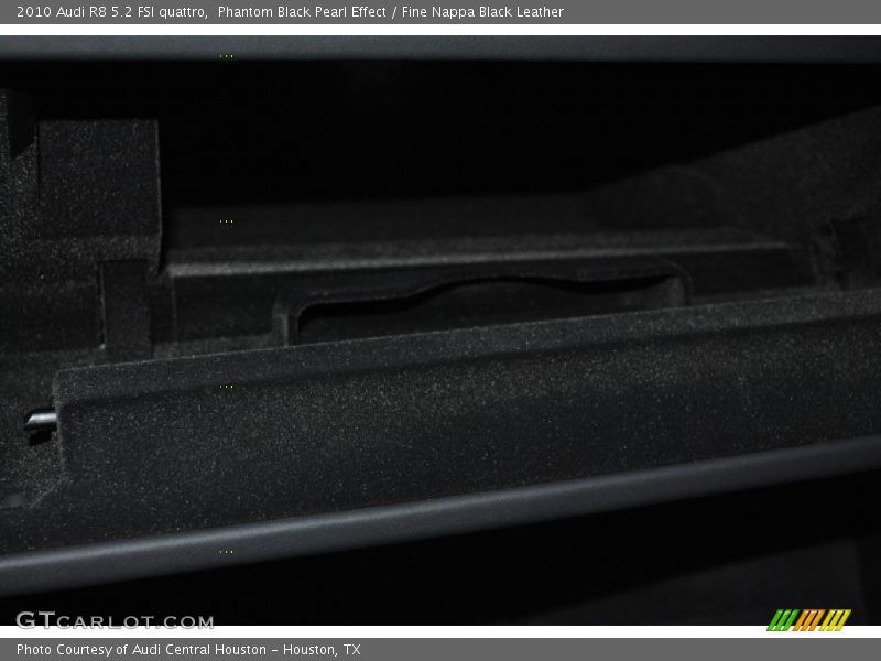 Phantom Black Pearl Effect / Fine Nappa Black Leather 2010 Audi R8 5.2 FSI quattro