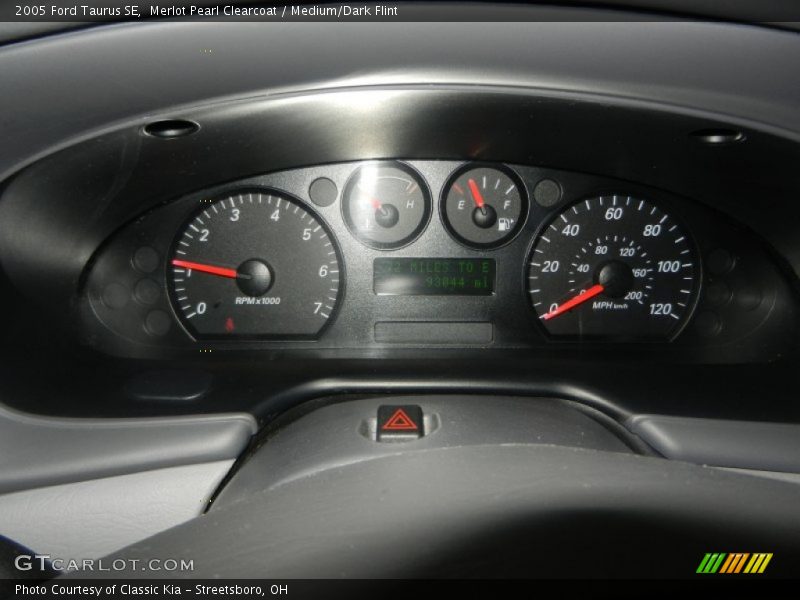 Merlot Pearl Clearcoat / Medium/Dark Flint 2005 Ford Taurus SE