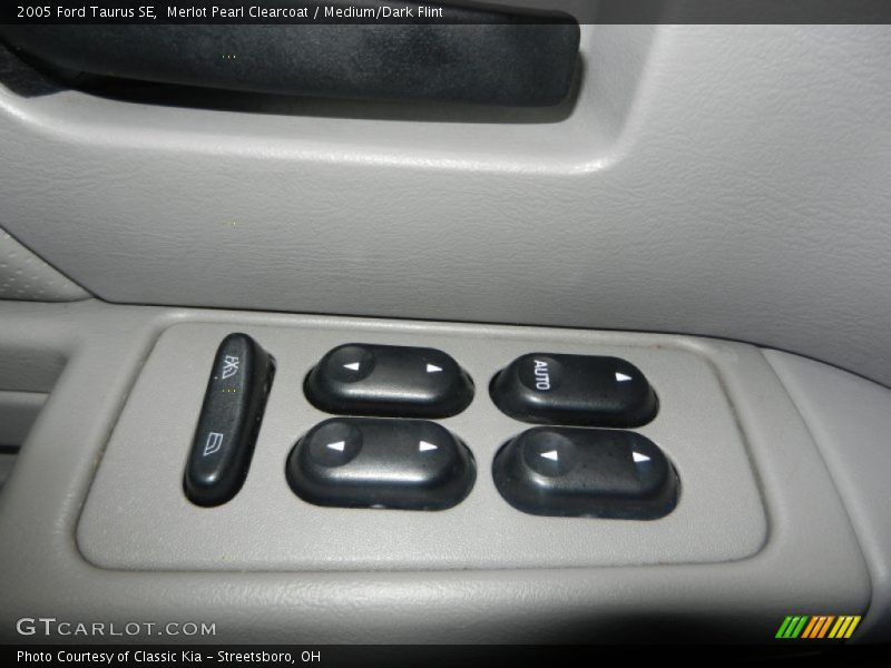 Merlot Pearl Clearcoat / Medium/Dark Flint 2005 Ford Taurus SE