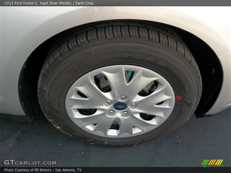 Ingot Silver Metallic / Earth Gray 2013 Ford Fusion S