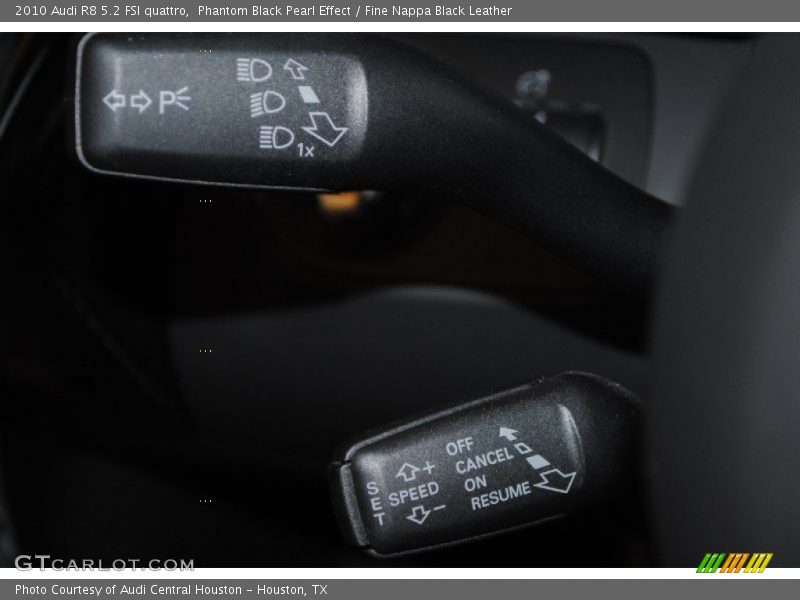 Phantom Black Pearl Effect / Fine Nappa Black Leather 2010 Audi R8 5.2 FSI quattro