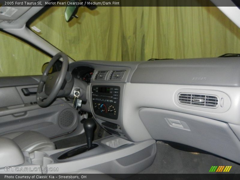 Merlot Pearl Clearcoat / Medium/Dark Flint 2005 Ford Taurus SE