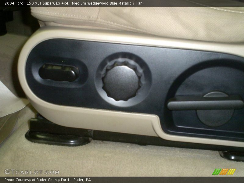 Medium Wedgewood Blue Metallic / Tan 2004 Ford F150 XLT SuperCab 4x4