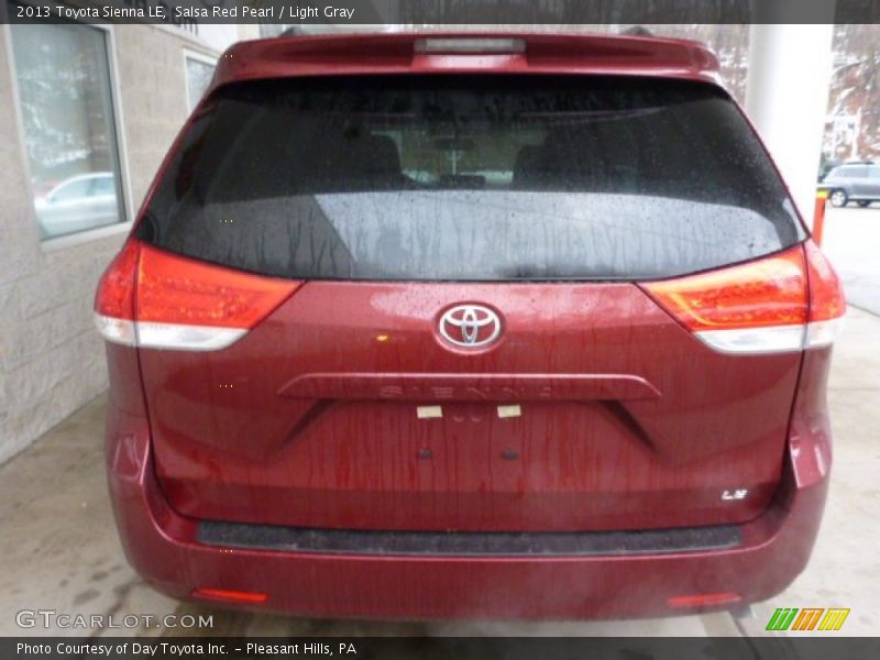 Salsa Red Pearl / Light Gray 2013 Toyota Sienna LE