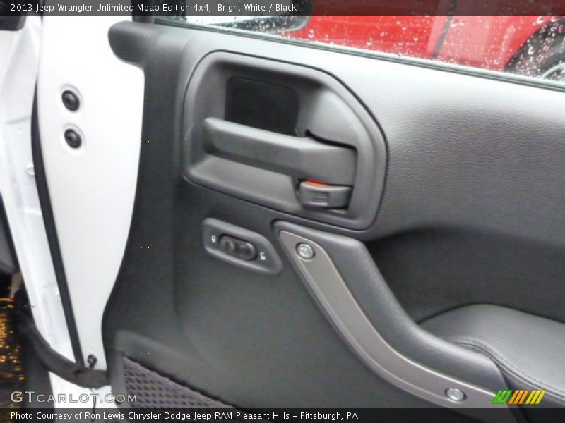 Bright White / Black 2013 Jeep Wrangler Unlimited Moab Edition 4x4