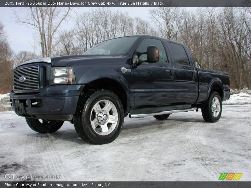 Front 3/4 View of 2005 F250 Super Duty Harley Davidson Crew Cab 4x4