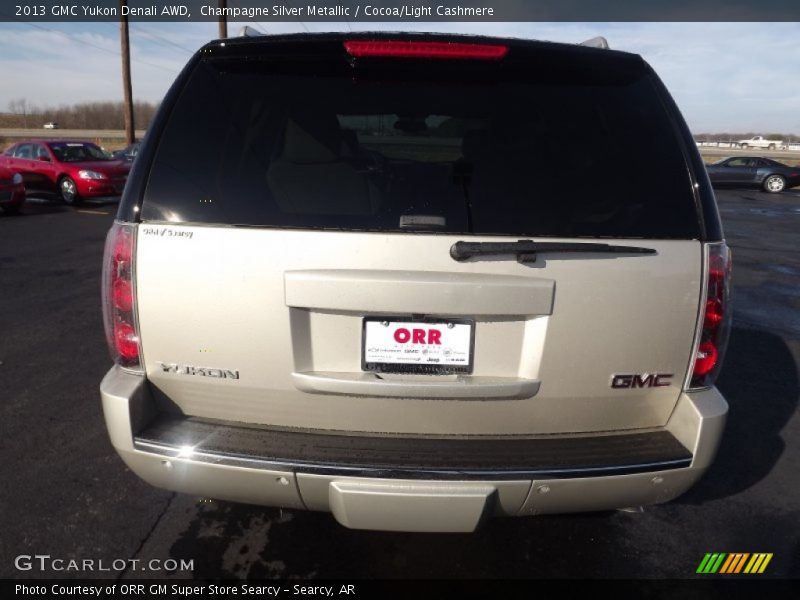 Champagne Silver Metallic / Cocoa/Light Cashmere 2013 GMC Yukon Denali AWD