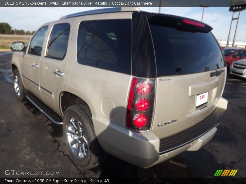 Champagne Silver Metallic / Cocoa/Light Cashmere 2013 GMC Yukon Denali AWD