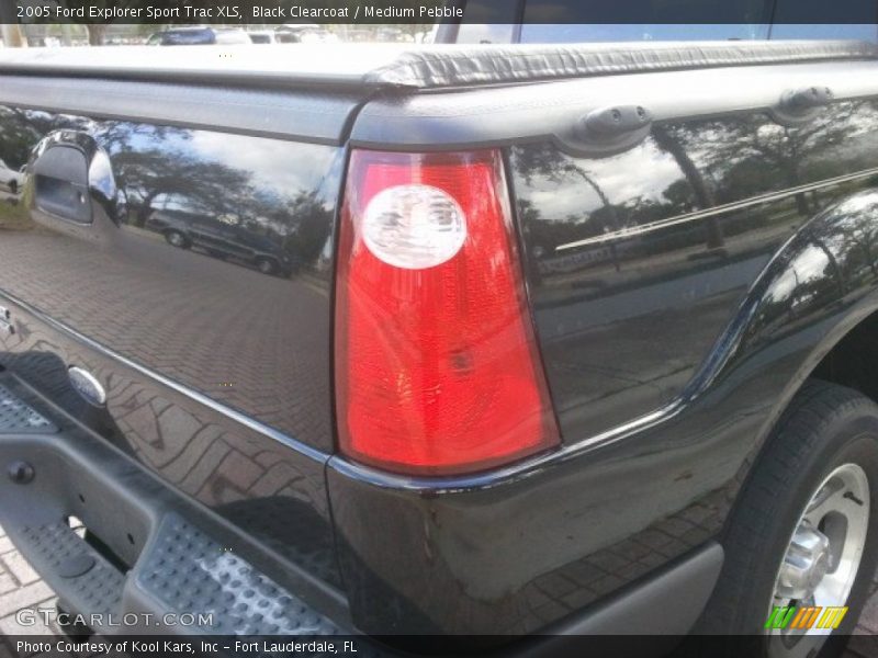 Black Clearcoat / Medium Pebble 2005 Ford Explorer Sport Trac XLS
