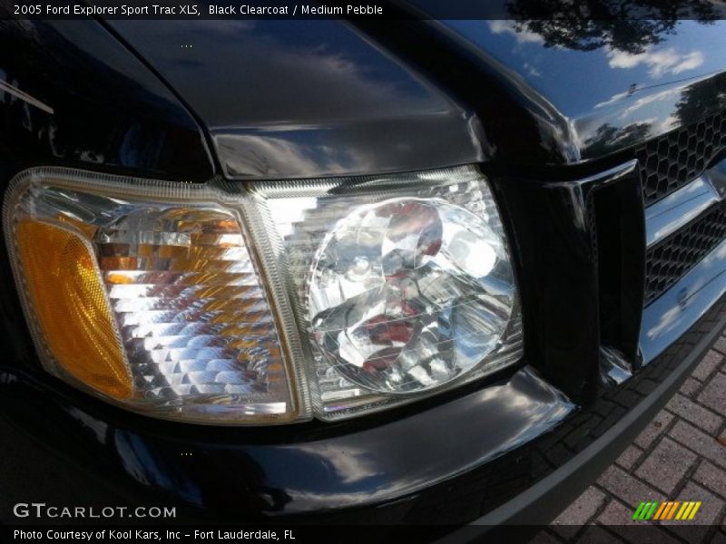 Black Clearcoat / Medium Pebble 2005 Ford Explorer Sport Trac XLS