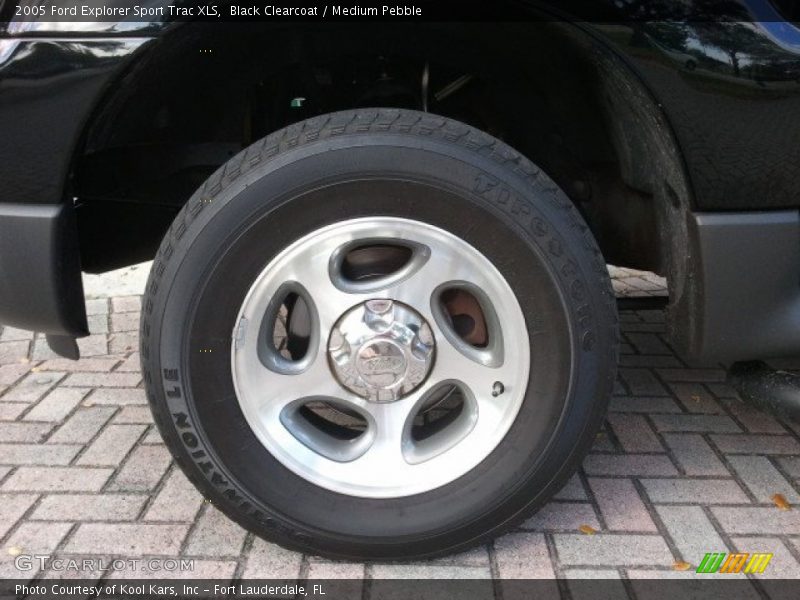 Black Clearcoat / Medium Pebble 2005 Ford Explorer Sport Trac XLS