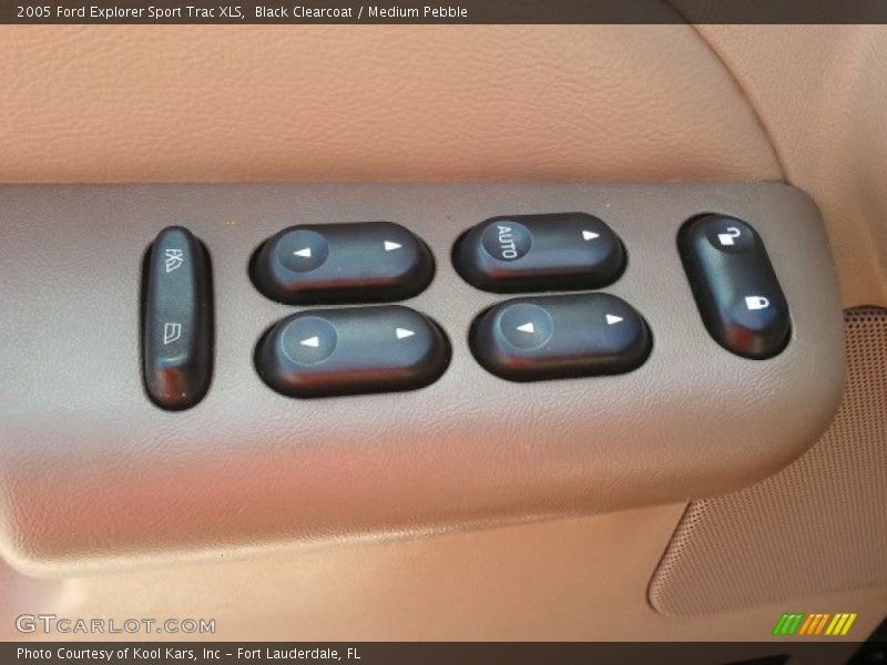 Black Clearcoat / Medium Pebble 2005 Ford Explorer Sport Trac XLS