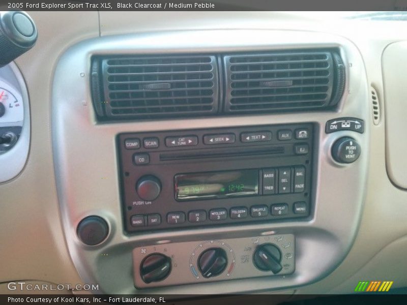 Black Clearcoat / Medium Pebble 2005 Ford Explorer Sport Trac XLS