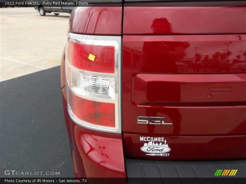 Ruby Red Metallic / Dune 2013 Ford Flex SEL
